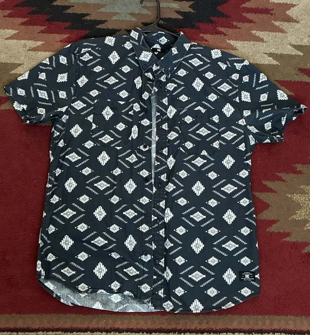 DC Shoe Co. Men's Short Sleeve Button-Down Shirt with Geometric Aztec Print